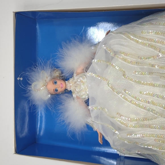 Mattel Enchanted Seasons Snow Princess Barbie #11875 NRFB First in Series 1994 - Picture 3 of 10